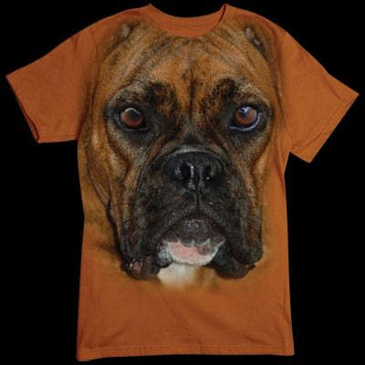Übergroßes T-Shirt - Motiv für Hunde - Fans: Boxer Gesicht
Für alle Naturfreunde kommt hier der absolute Knaller: Oversize-Motive, die sich über das gesamte Shirt erstrecken. Diese Motive gehen nahtlos in die Farbe des Textils über und sind deshalb nur a