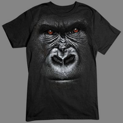 T-Shirt - Motiv: Gorilla

Für alle Naturfreunde kommt hier der absolute Knaller: Oversize-Motive, die sich über das gesamte Shirt erstrecken. Diese Motive gehen nahtlos in die Farbe des Textils über und sind deshalb nur auf einer Farbe verfügbar. 