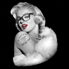 Pin-Up: Marilyn mit Nerdbrille